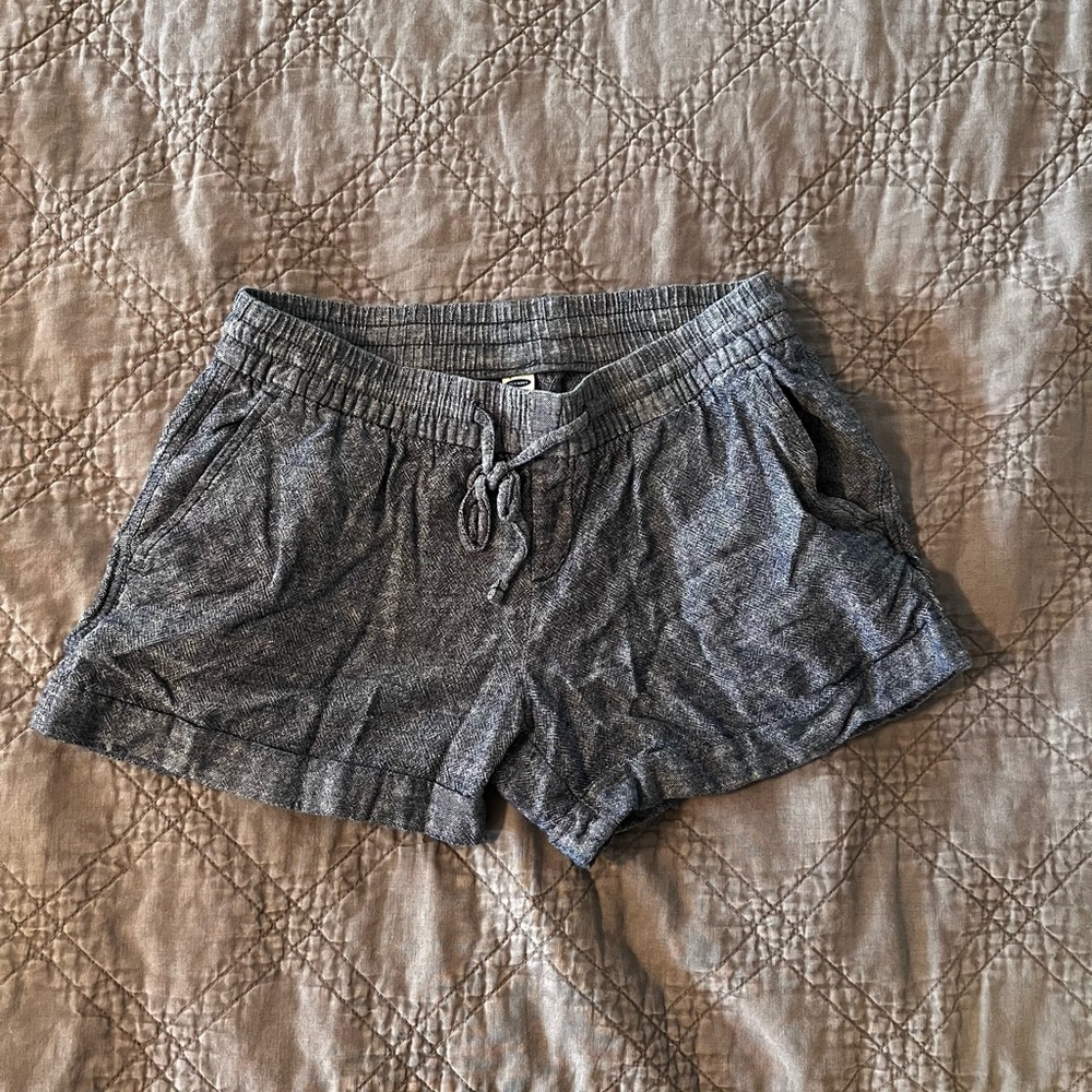 Old navy chambray shorts, size small.